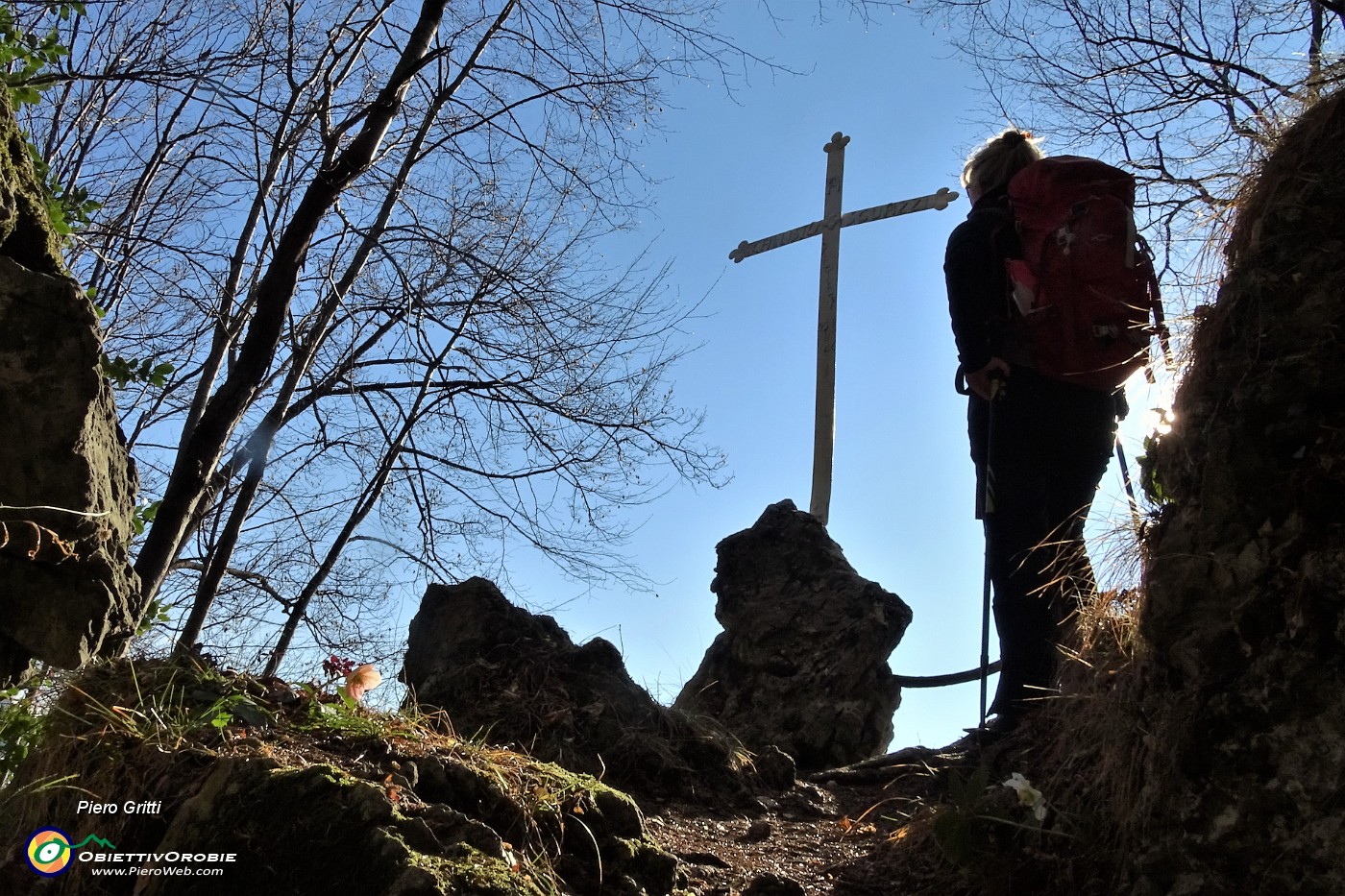 02 Alla croce in memoria del partigiano  'Peter' .JPG